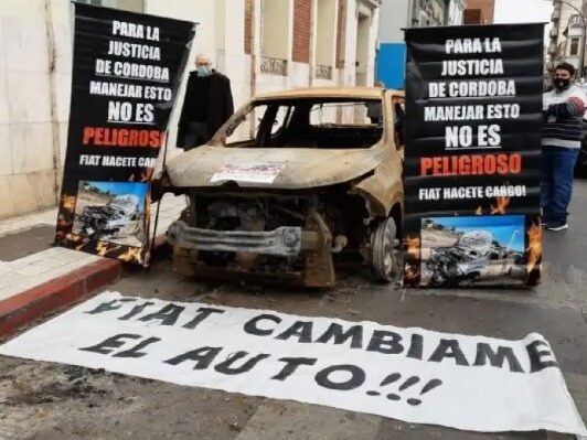 Córdoba: demanda colectiva a una automotriz mientras la Justicia "cuida" la imagen de la empresa