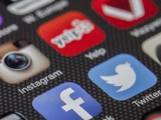 Se instó a las empresas que manejan redes sociales a validar las cuentas para luchar contra el grooming