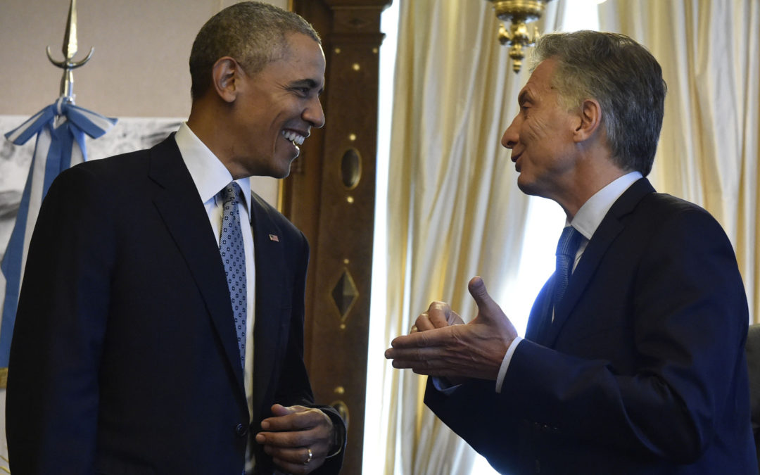 Obama prometió hacer "un esfuerzo por desclasificar archivos militares"