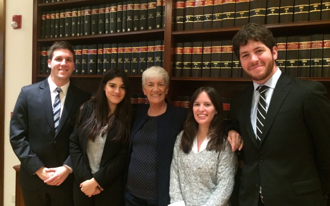 Reconocimiento a estudiantes ganadores de certámenes jurídicos