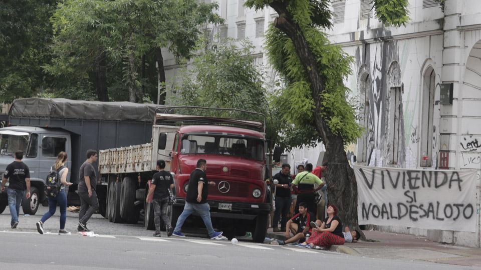 San Telmo: desalojaron familias que vivían en la ex Padelai