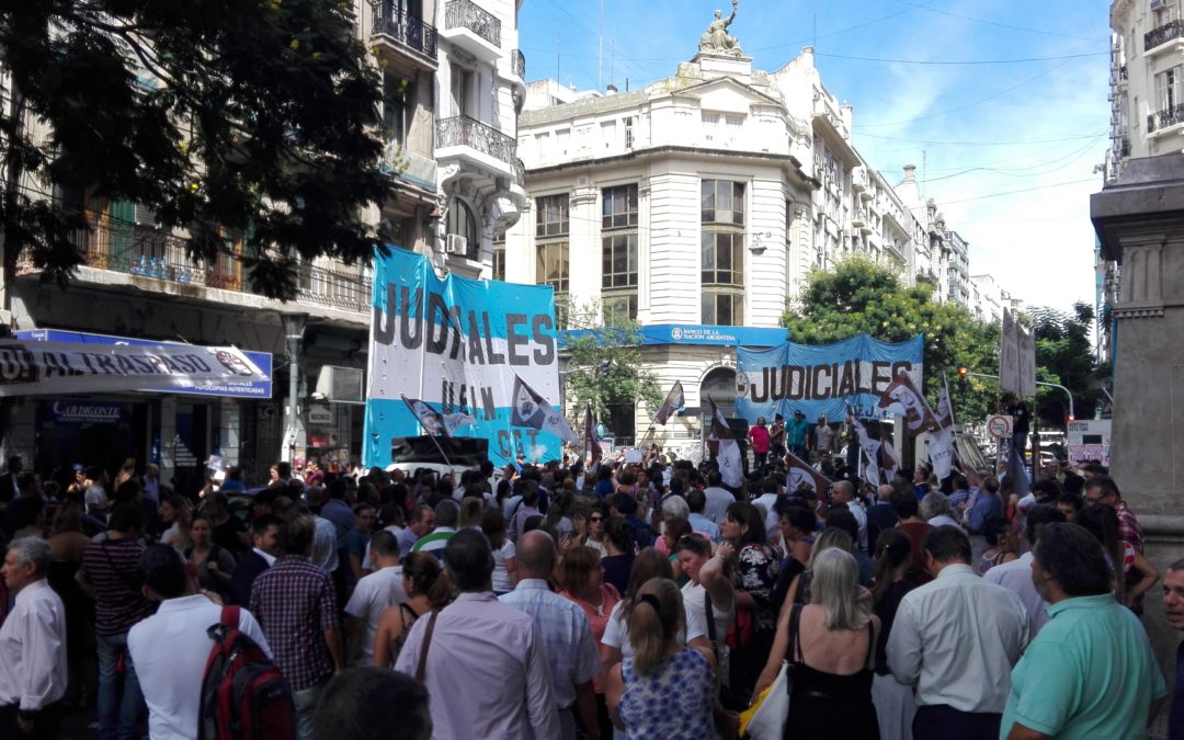 Paro masivo de trabajadores judiciales contra el traspaso de la justicia