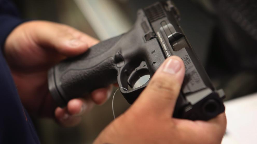Condenan a un hombre por amenazas con un arma de fuego