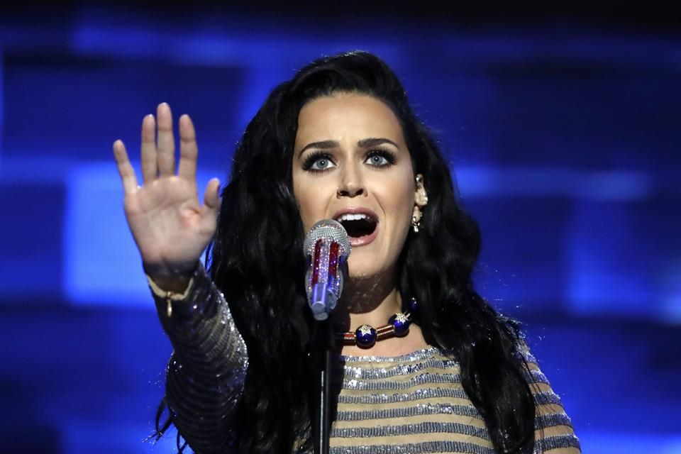 Demandaron a Katy Perry por la amputación de un dedo del pie