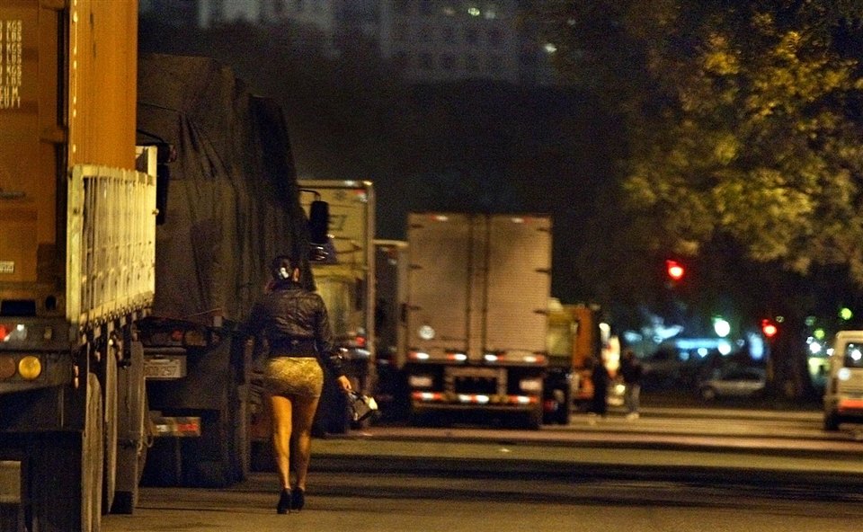 Proponen la despenalización de la oferta de sexo en la vía pública
