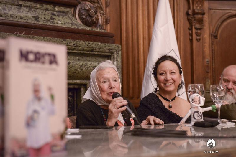 La Legislatura destacó el libro de Nora Cortiñas