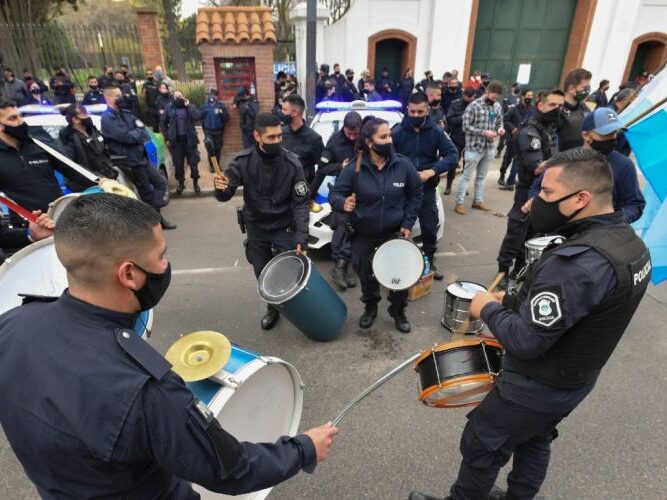 Organismos de Derechos Humanos y entidades de magistrados repudiaron la protesta de la policía bonaerense en Olivos