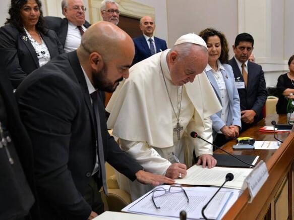 El Papa Francisco envío un mensaje a los jueces: "No hay justicia en la inequidad"