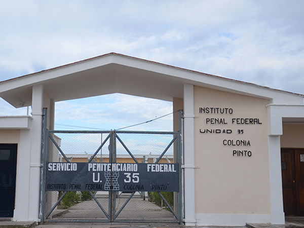 Detenidos de “Colonia Pinto” presentaron un habeas corpus por falta de agua y luz