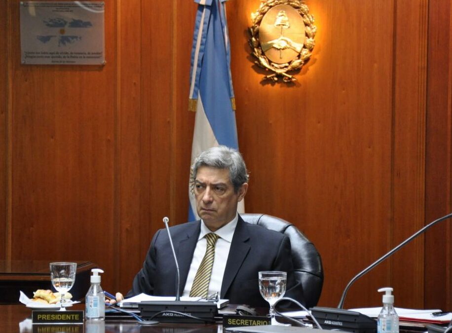 Consejeros oficialistas repudiaron al presidente del Consejo