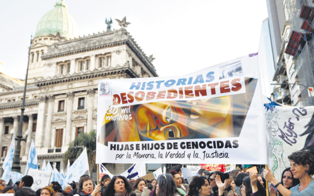 Historias desobedientes: la campaña #DetrasDeLaFoto para la memoria y la justicia