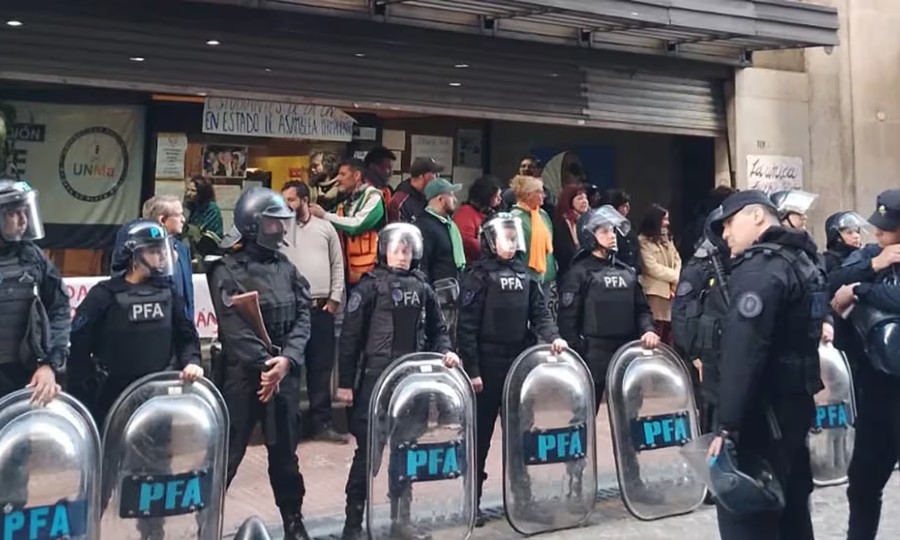 Revés para el Gobierno: la Justicia suspendió la intervención de la Universidad Nacional Madres de Plaza de Mayo