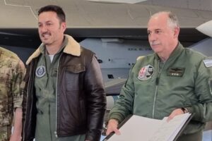 El Gobierno echó al jefe de la Fuerza Aérea, Fernando Mengo: presuntos hechos de abuso y uso indebido de aeronaves