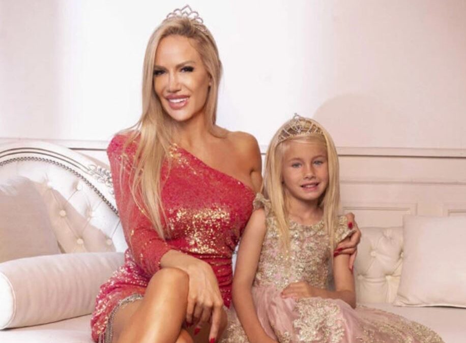 Luciana Salazar es acusada en las redes sociales de vulnerar los "Derechos del Niño" por exponer a su pequeña hija