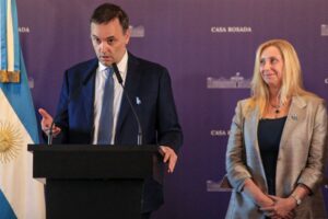 El Gobierno denunció ante la Justicia Federal una operación de inteligencia ilegal por la filtración de audios de Karina Milei