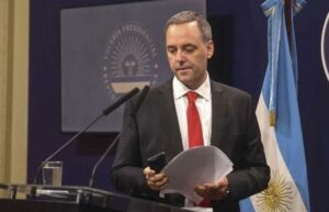 En medio del escándalo por presunto enriquecimiento ilícito, Manuel Adorni ironizó en redes sobre su situación judicial