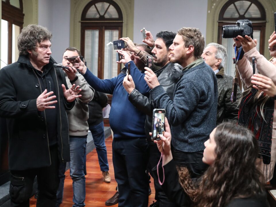 Censura sin antecedentes | El gobierno de Javier Milei prohibió el ingreso de todos los periodistas acreditados a la Casa Rosada