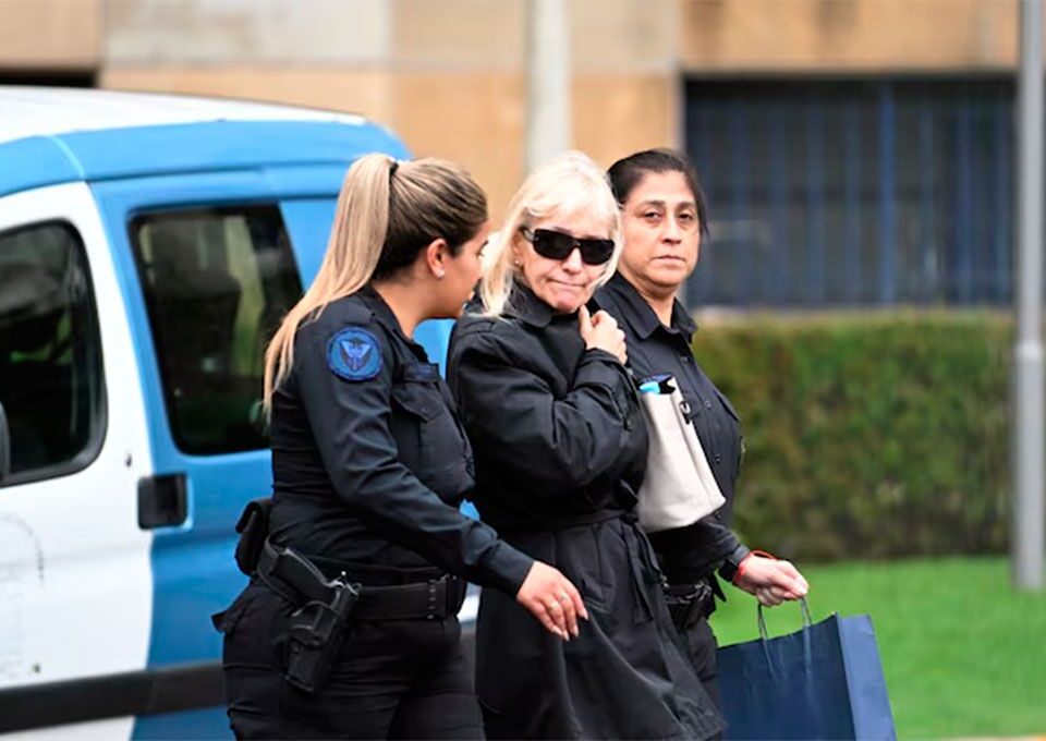 Declaró una de las jubiladas que le prestó dinero a Adorni para comprar un departamento