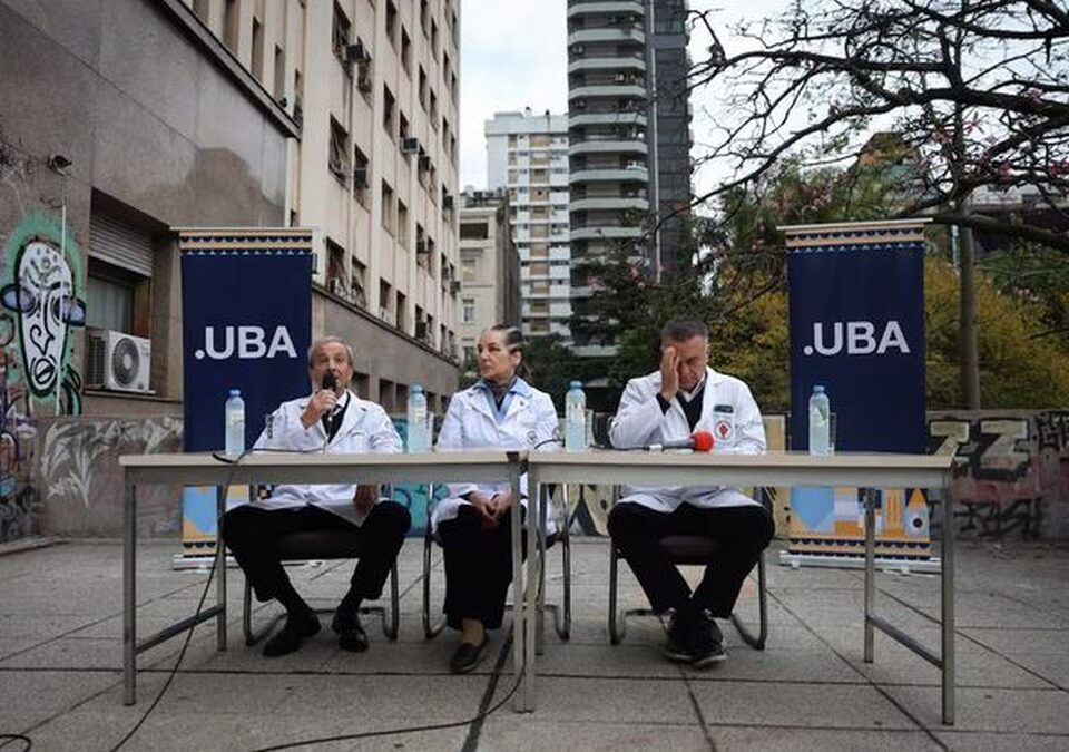 Alarma en los hospitales de la UBA | Denuncian que el gobierno de Javier Milei no envió los fondos para el funcionamiento: "Estamos a 45 días de la parálisis total"