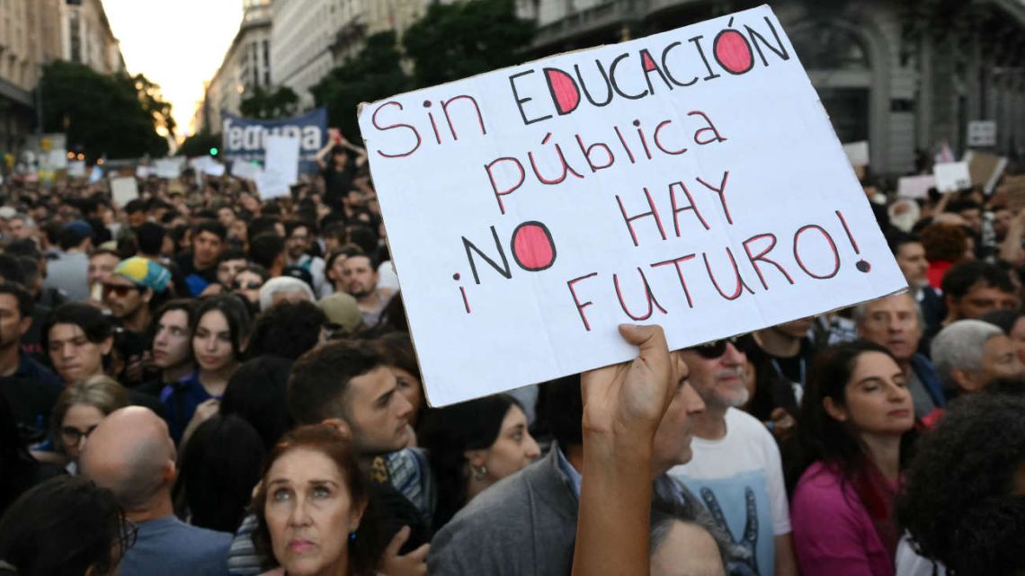 La UBA convocó a una marcha el 12 de mayo en Plaza de Mayo por la Ley de Financiamiento Universitario: “No es tu ley, no es mi ley, es nuestra ley, es la ley de todos”