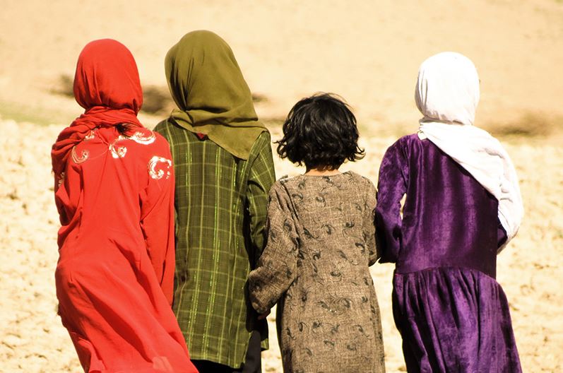 Los talibanes legalizaron que niñas puedan casarse desde el inicio de la pubertad y su silencio se interpreta como "consentimiento"