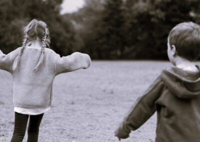 El absurdo jurídico de controlar el amor y descuidar la crueldad