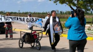 Dolor y reclamo en Salta | Una mujer caminó más de 400 kilómetros para pedir Justicia por su hija y su nieta: "No voy a dejar de luchar"