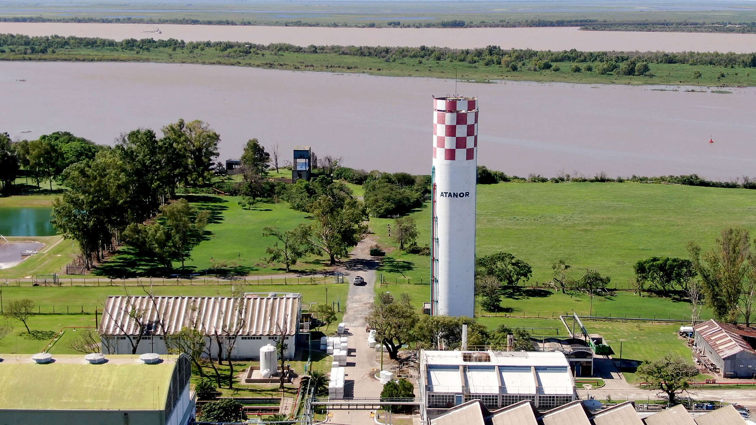 La Justicia bonaerense ratificó la condena contra Atanor por daños ambientales en el río Paraná