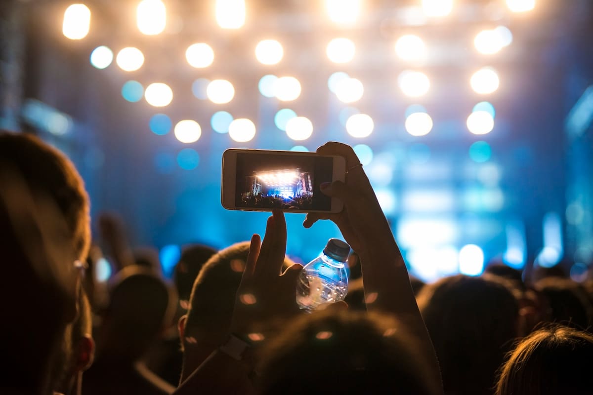 Fallo clave | Condenaron al Movistar Arena y a una productora por el hurto de un celular durante un recital